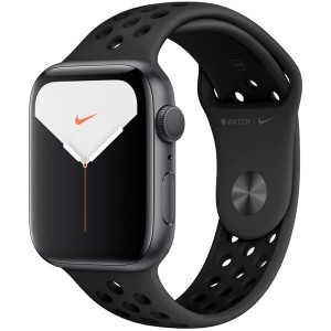 Apple Watch S5 можно купить с большой скидкой за 25 590 рублей